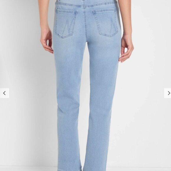 Nic & Zoe Mid-Rise Girlfriend Jean - Size 28 - Color: Breeze - Picture 2 of 9